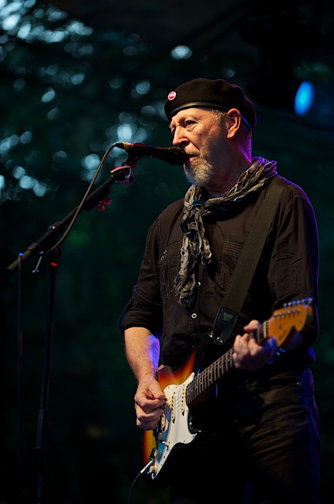 Richard Thompson @ OLT Rivierenhof, picture 4, photographed by James Van Roosbroeck - FrontView Magazine