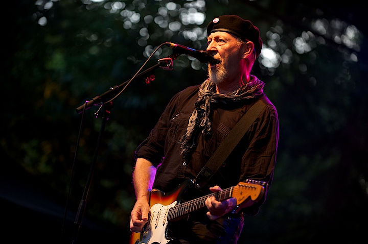 Richard Thompson @ OLT Rivierenhof, picture 5, photographed by James Van Roosbroeck - FrontView Magazine