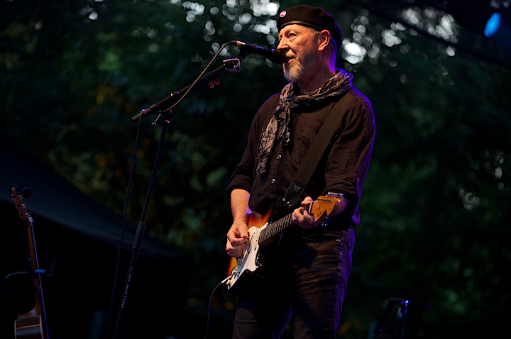 Richard Thompson @ OLT Rivierenhof, picture 8, photographed by James Van Roosbroeck - FrontView Magazine