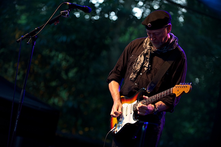 Richard Thompson @ OLT Rivierenhof, picture 9, photographed by James Van Roosbroeck - FrontView Magazine