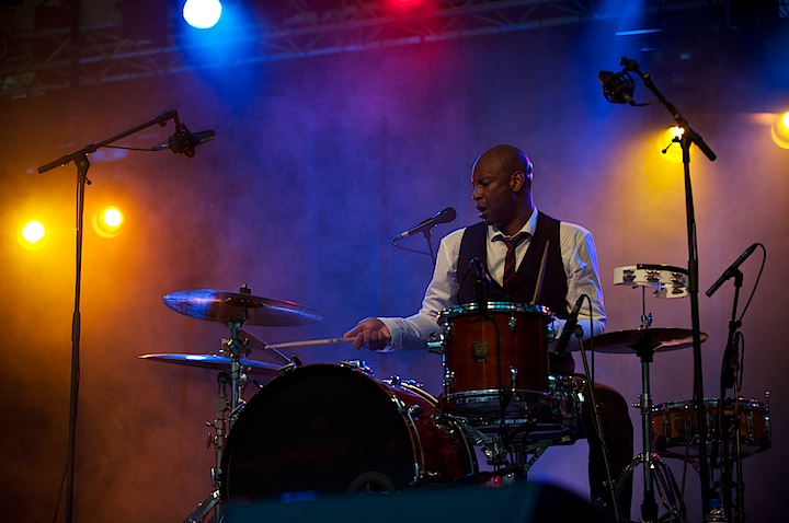 Richard Thompson @ OLT Rivierenhof, picture 11, photographed by James Van Roosbroeck - FrontView Magazine