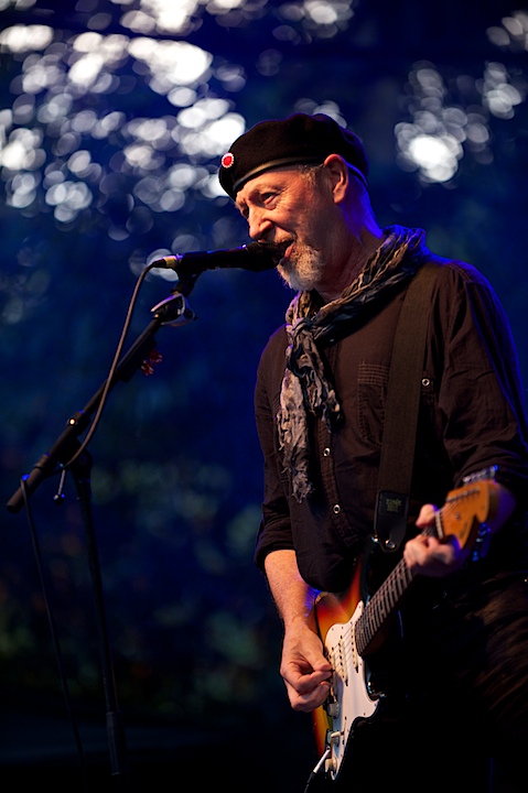 Richard Thompson @ OLT Rivierenhof, picture 14, photographed by James Van Roosbroeck - FrontView Magazine