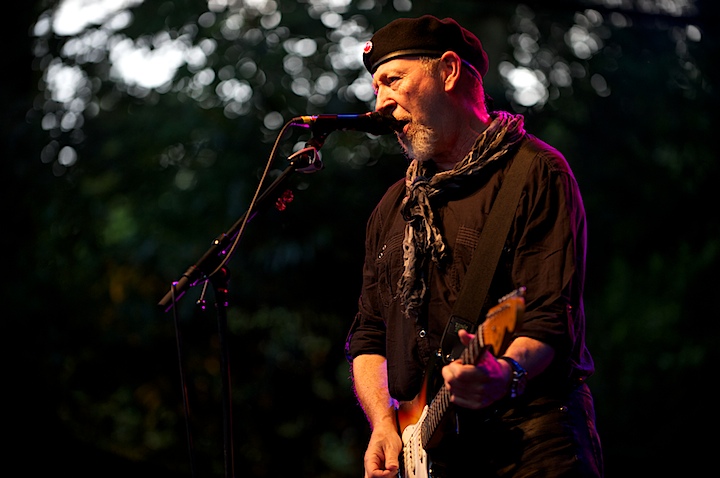 Richard Thompson @ OLT Rivierenhof, picture 15, photographed by James Van Roosbroeck - FrontView Magazine