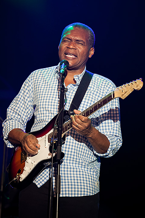 The Robert Cray Band @ Blues Peer 2013, picture 4, photographed by Jurgen Aerts - FrontView Magazine