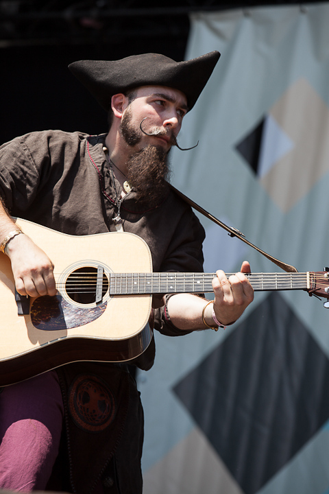 Yew @ Dour 2013, picture 14, photographed by Dorien Goetschalckx - FrontView Magazine