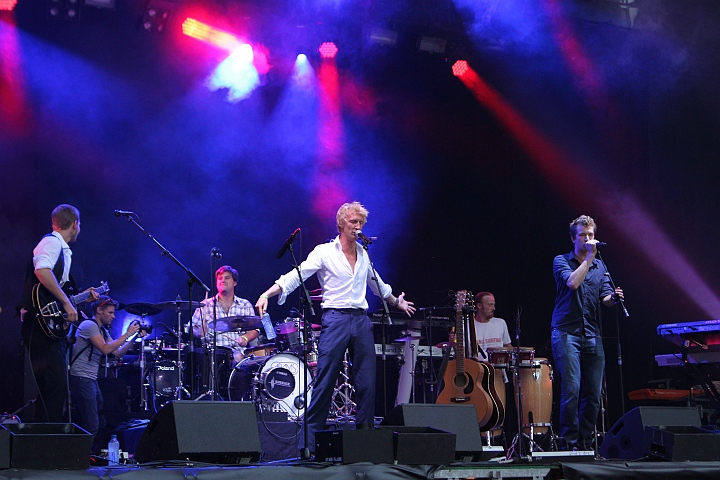 Mathieu & Guillaume @ Beleuvenissen 2013, picture 4, photographed by FrontView Magazine