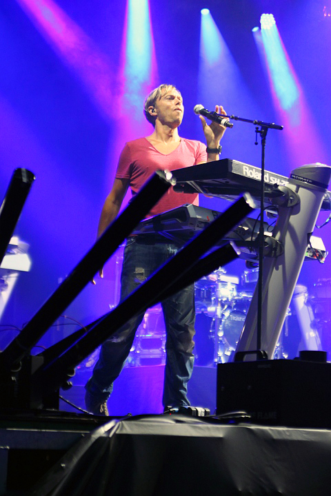 Milk Inc @ Beleuvenissen 2013, picture 21, photographed by FrontView Magazine