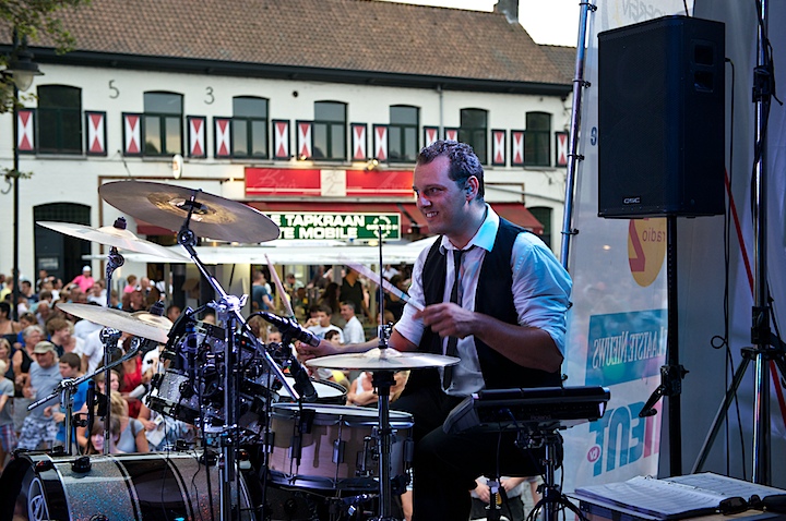 Wim Leys & @ Fundum - Vlaanderen Zingt @ Bornem, picture 2, photographed by James Van Roosbroeck - FrontView Magazine