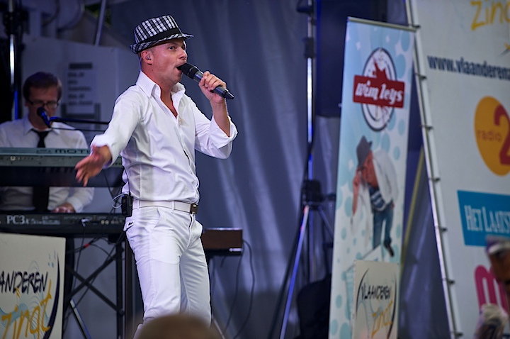 Wim Leys & @ Fundum - Vlaanderen Zingt @ Bornem, picture 4, photographed by James Van Roosbroeck - FrontView Magazine