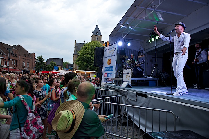 Wim Leys & @ Fundum - Vlaanderen Zingt @ Bornem, picture 7, photographed by James Van Roosbroeck - FrontView Magazine