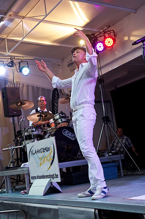 Wim Leys & @ Fundum - Vlaanderen Zingt @ Bornem, picture 9, photographed by James Van Roosbroeck - FrontView Magazine