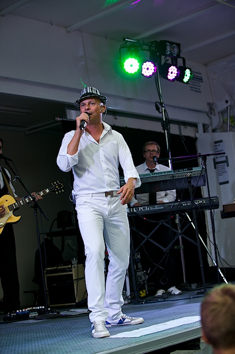 Wim Leys & @ Fundum - Vlaanderen Zingt @ Bornem, picture 11, photographed by James Van Roosbroeck - FrontView Magazine