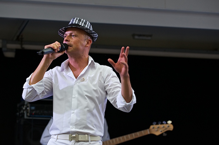 Wim Leys & @ Fundum - Vlaanderen Zingt @ Bornem, picture 12, photographed by James Van Roosbroeck - FrontView Magazine
