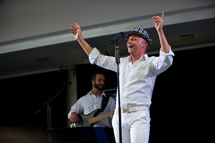 Wim Leys & @ Fundum - Vlaanderen Zingt @ Bornem, picture 14, photographed by James Van Roosbroeck - FrontView Magazine