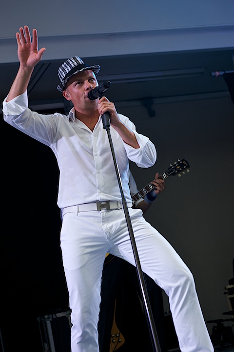 Wim Leys & @ Fundum - Vlaanderen Zingt @ Bornem, picture 17, photographed by James Van Roosbroeck - FrontView Magazine
