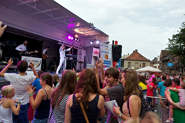 Wim Leys & @ Fundum - Vlaanderen Zingt @ Bornem, picture 21, photographed by James Van Roosbroeck - FrontView Magazine