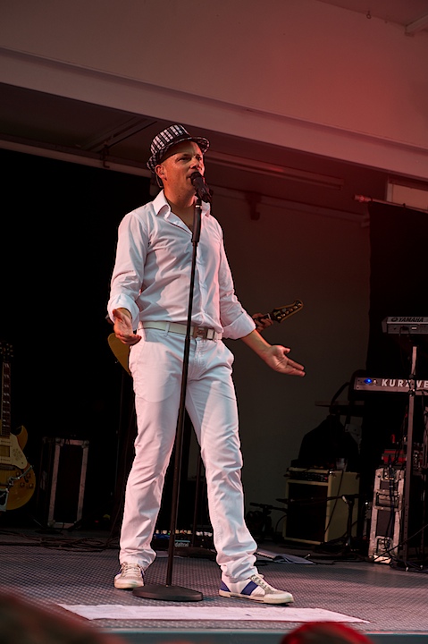 Wim Leys & @ Fundum - Vlaanderen Zingt @ Bornem, picture 25, photographed by James Van Roosbroeck - FrontView Magazine