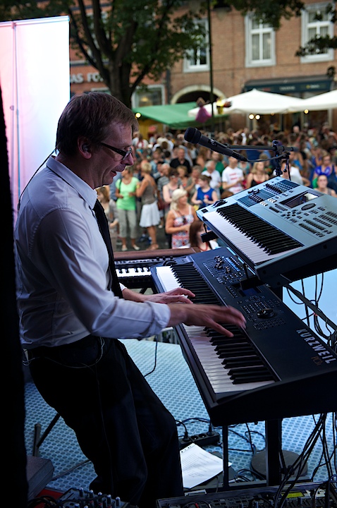 Wim Leys & @ Fundum - Vlaanderen Zingt @ Bornem, picture 26, photographed by James Van Roosbroeck - FrontView Magazine