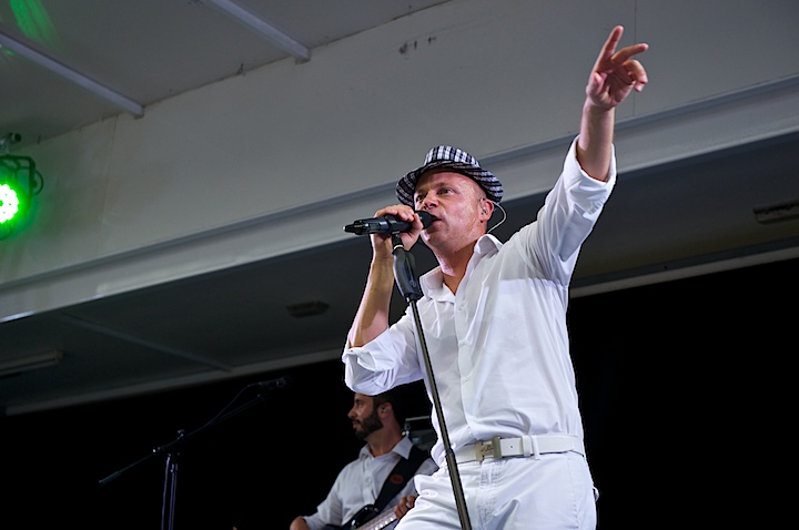 Wim Leys & @ Fundum - Vlaanderen Zingt @ Bornem, picture 28, photographed by James Van Roosbroeck - FrontView Magazine