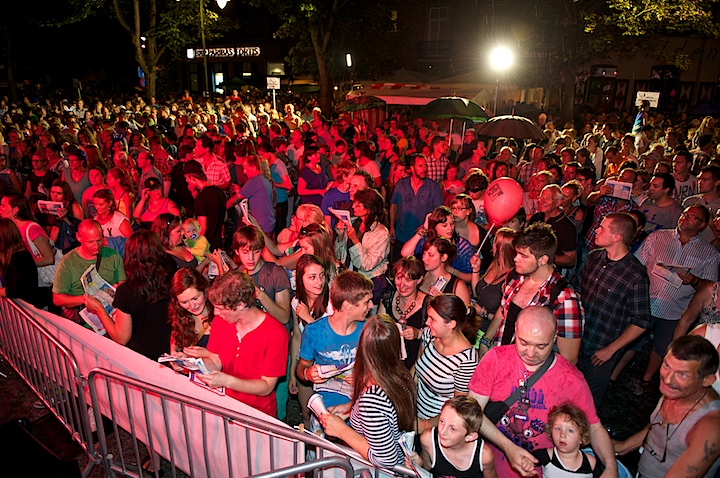 Vlaanderen zingt - Sfeerbeelden @ Bornem, picture 15, photographed by James Van Roosbroeck - FrontView Magazine