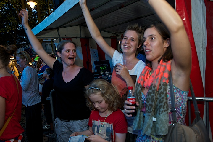 Vlaanderen zingt - Sfeerbeelden @ Bornem, picture 34, photographed by James Van Roosbroeck - FrontView Magazine