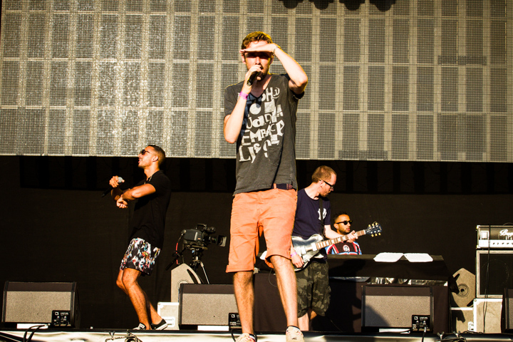 The Opposites @ Lokerse Feesten, picture 7, photographed by Tom Stessens - FrontView Magazine