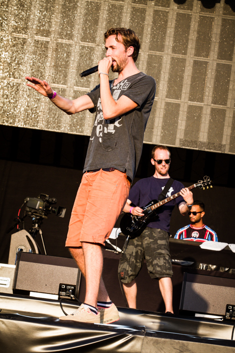 The Opposites @ Lokerse Feesten, picture 14, photographed by Tom Stessens - FrontView Magazine