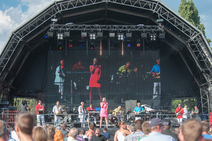 Devos & Lemmes @ Antwerpen Zingt 2013, picture 11, photographed by Youri Vanlommel - FrontView Magazine