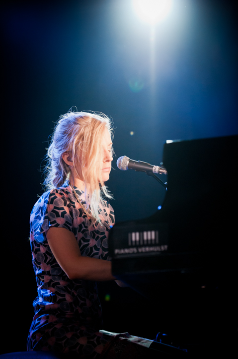 Agnes Obel dranouter 2013, picture 7, photographed by Devid Camerlynck - FrontView Magazine