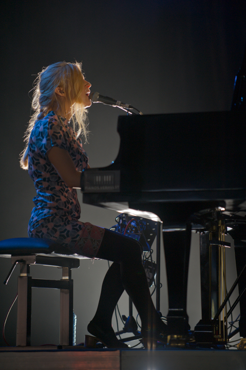 Agnes Obel dranouter 2013, picture 8, photographed by Devid Camerlynck - FrontView Magazine