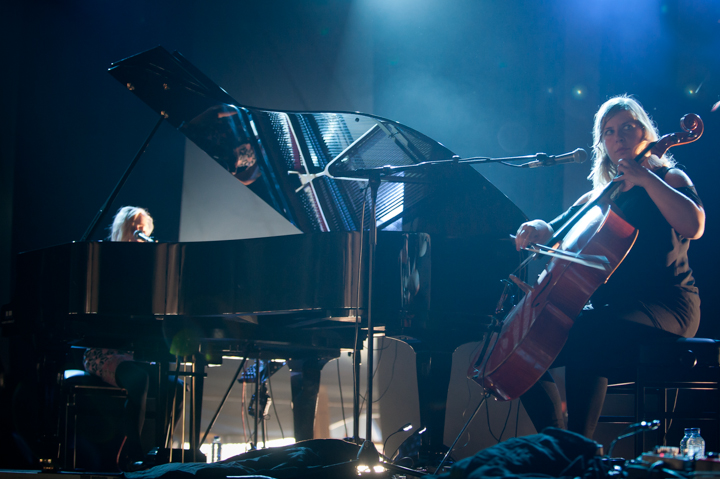 Agnes Obel dranouter 2013, picture 11, photographed by Devid Camerlynck - FrontView Magazine