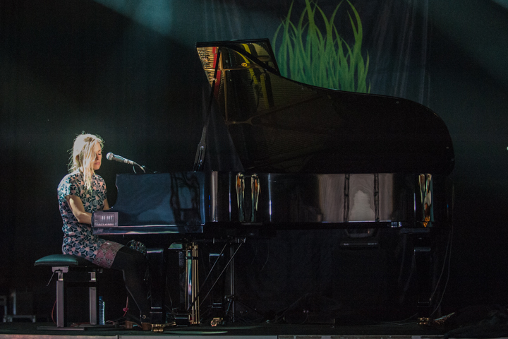 Agnes Obel dranouter 2013, picture 13, photographed by Devid Camerlynck - FrontView Magazine