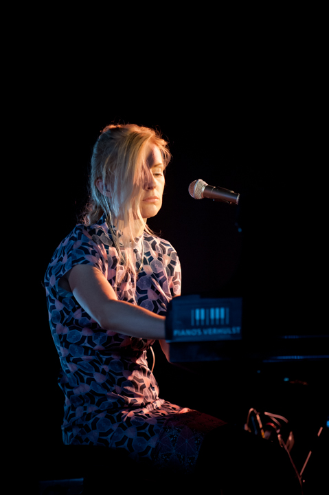 Agnes Obel dranouter 2013, picture 14, photographed by Devid Camerlynck - FrontView Magazine