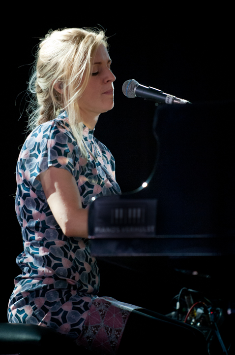 Agnes Obel dranouter 2013, picture 16, photographed by Devid Camerlynck - FrontView Magazine