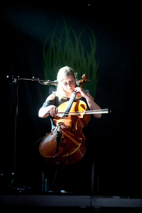 Agnes Obel dranouter 2013, picture 28, photographed by Devid Camerlynck - FrontView Magazine