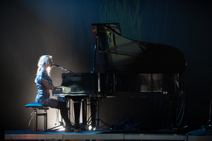 Agnes Obel dranouter 2013, picture 30, photographed by Devid Camerlynck - FrontView Magazine