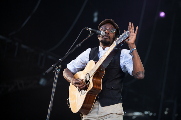 Tété @ Ronquières Festival 2013, picture 2, photographed by Dorien Goetschalckx - FrontView Magazine