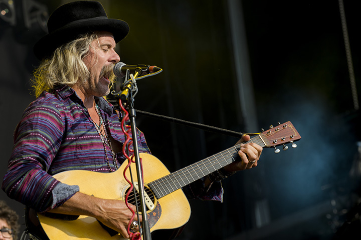 Donavon Frankenreiter @ Lokerse Feesten 2013, picture 2, photographed by Jonas Wallecan - FrontView Magazine