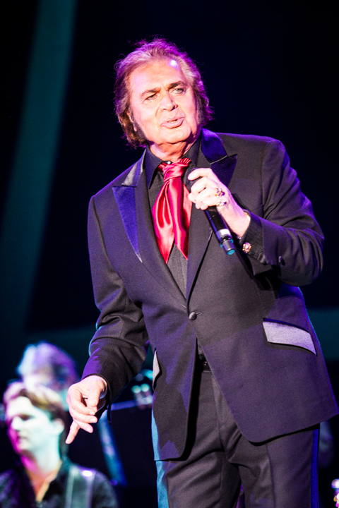 Engelbert Humperdinck @ Rimpelrock, picture 2, photographed by Tom Stessens - FrontView Magazine