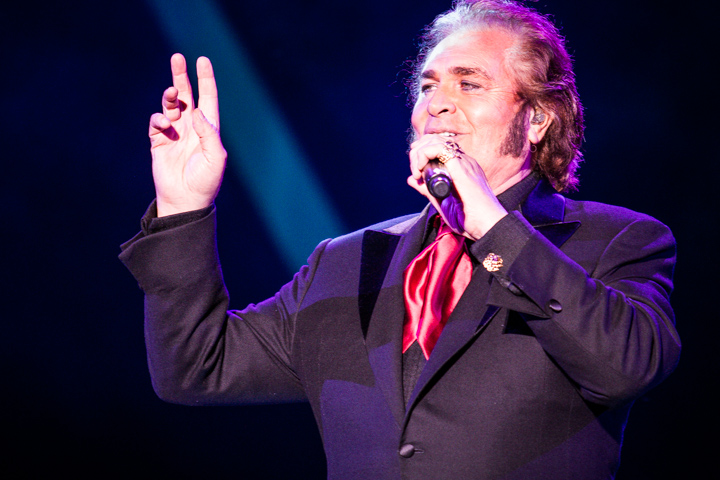 Engelbert Humperdinck @ Rimpelrock, picture 6, photographed by Tom Stessens - FrontView Magazine