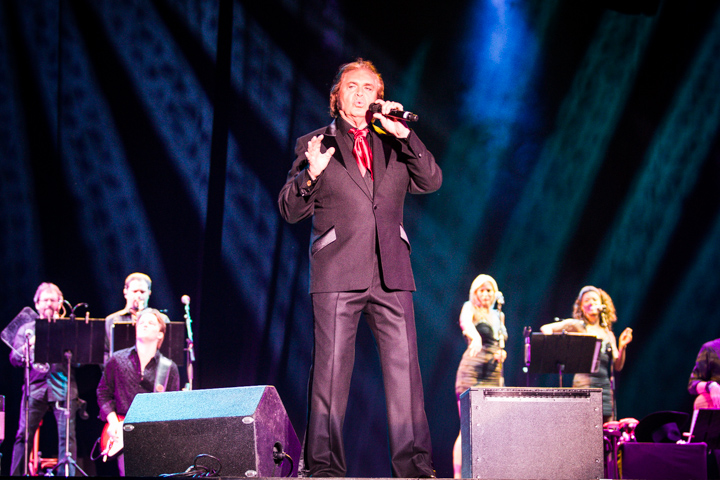 Engelbert Humperdinck @ Rimpelrock, picture 7, photographed by Tom Stessens - FrontView Magazine