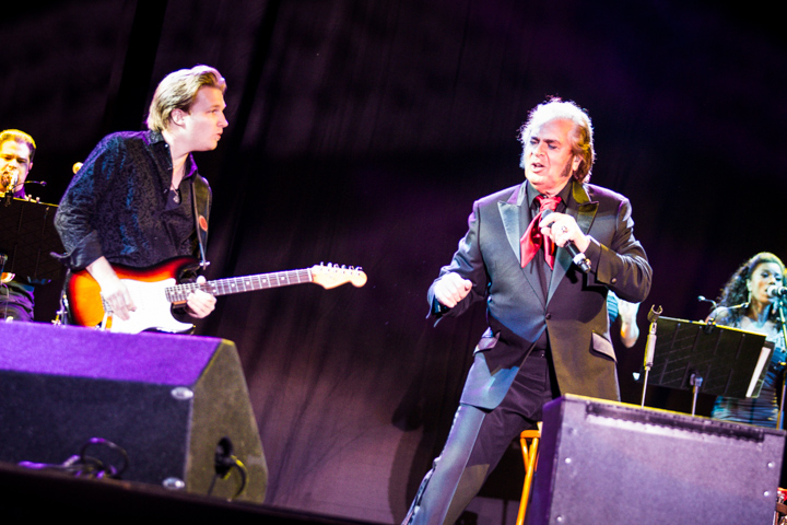 Engelbert Humperdinck @ Rimpelrock, picture 9, photographed by Tom Stessens - FrontView Magazine