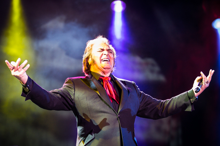 Engelbert Humperdinck @ Rimpelrock, picture 15, photographed by Tom Stessens - FrontView Magazine