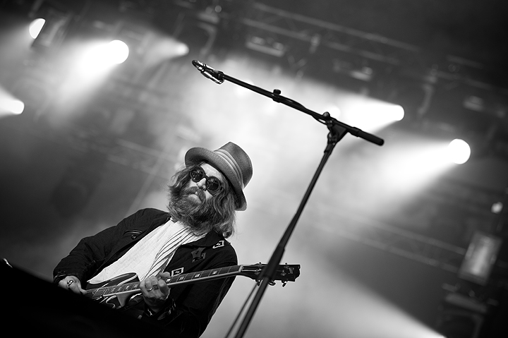 The Dandy Warhols @ Brussels Summer Festival 2013, picture 2, photographed by Magali Decamps - FrontView Magazine