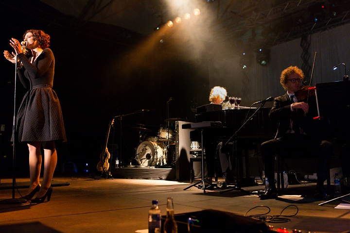 Hooverphonic @ OLT Rivierenhof, picture 4, photographed by Edwin Houdevelt - FrontView Magazine