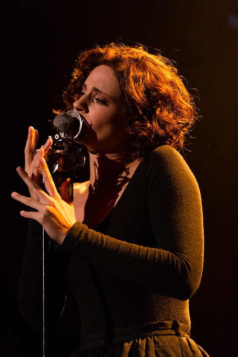 Hooverphonic @ OLT Rivierenhof, picture 10, photographed by Edwin Houdevelt - FrontView Magazine