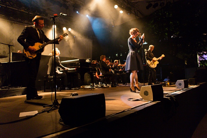 Hooverphonic @ OLT Rivierenhof, picture 22, photographed by Edwin Houdevelt - FrontView Magazine