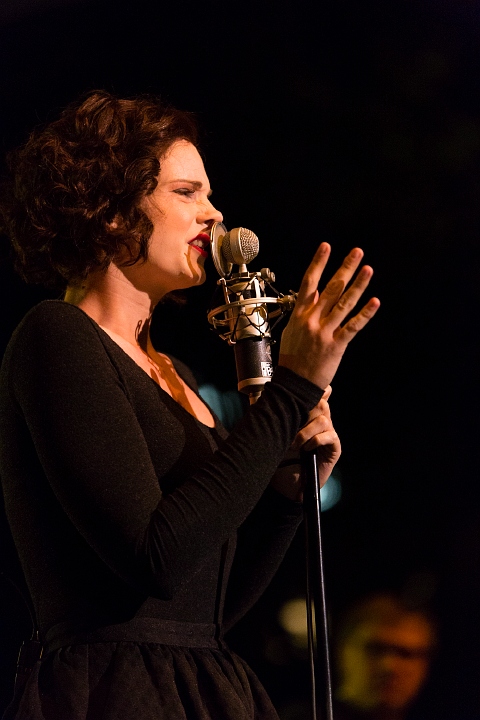 Hooverphonic @ OLT Rivierenhof, picture 26, photographed by Edwin Houdevelt - FrontView Magazine