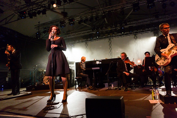Hooverphonic @ OLT Rivierenhof, picture 27, photographed by Edwin Houdevelt - FrontView Magazine