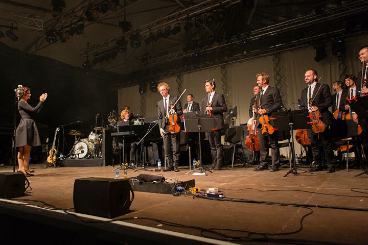 Hooverphonic @ OLT Rivierenhof, picture 29, photographed by Edwin Houdevelt - FrontView Magazine